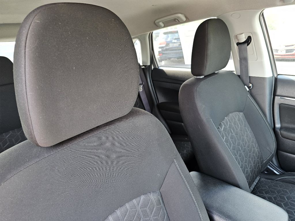 2021 Mitsubishi Outlander Image 42