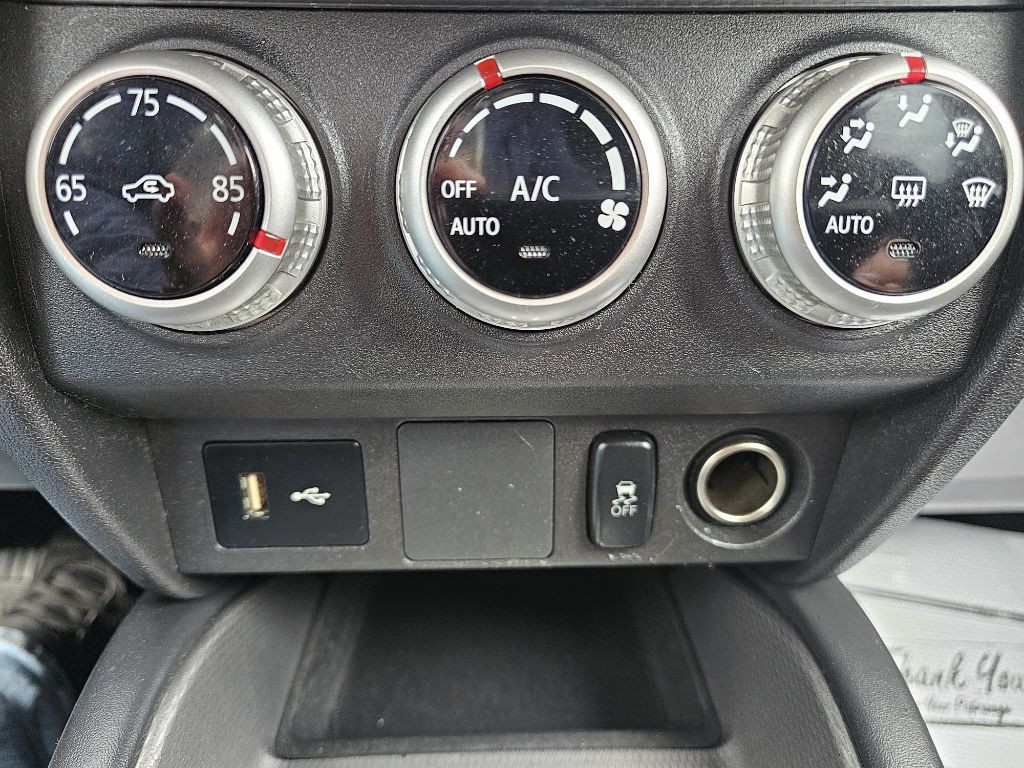 2023 Mitsubishi Outlander Image 29