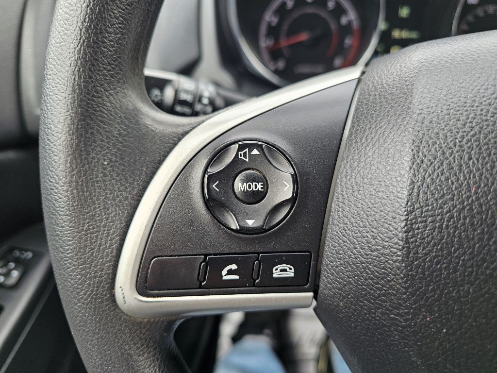 2023 Mitsubishi Outlander Image 32