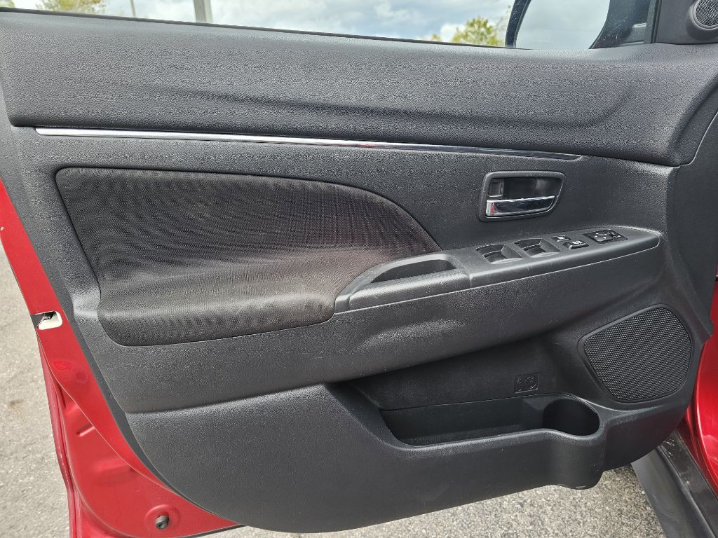 2023 Mitsubishi Outlander Image 35