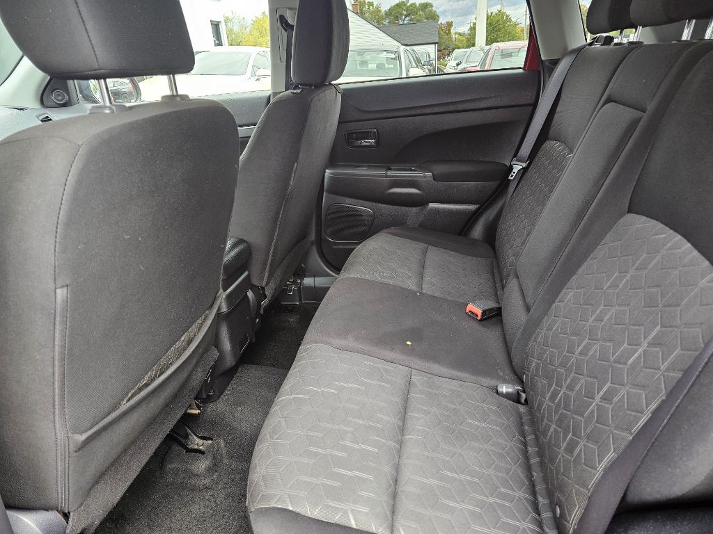 2023 Mitsubishi Outlander Image 36