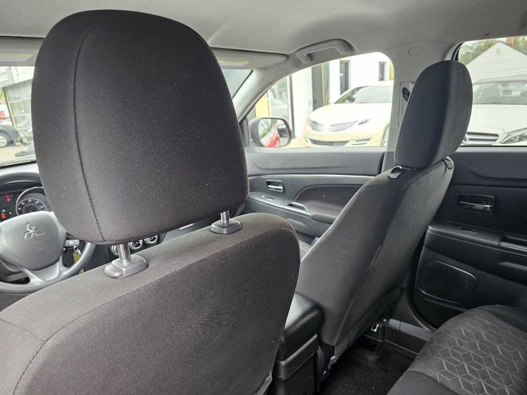 2023 Mitsubishi Outlander Image 37