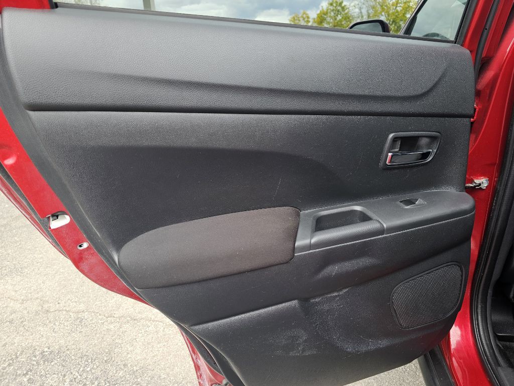 2023 Mitsubishi Outlander Image 39