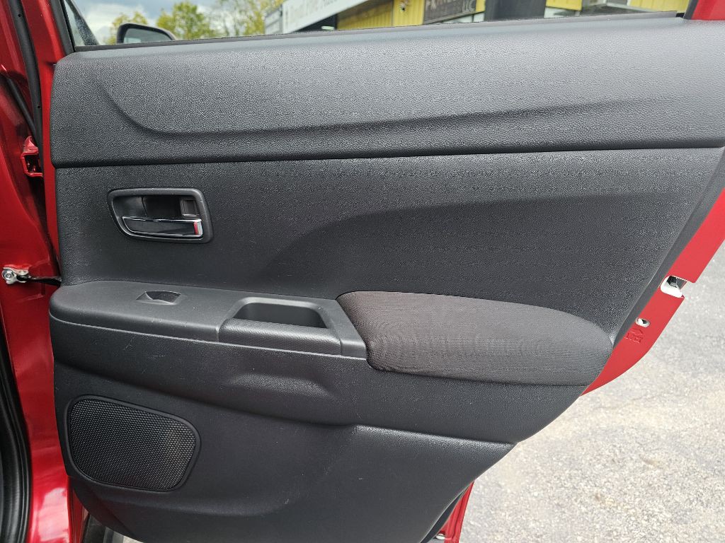 2023 Mitsubishi Outlander Image 44