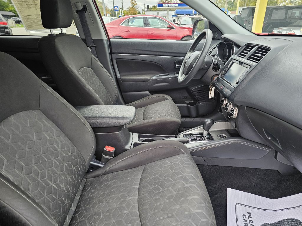 2023 Mitsubishi Outlander Image 45