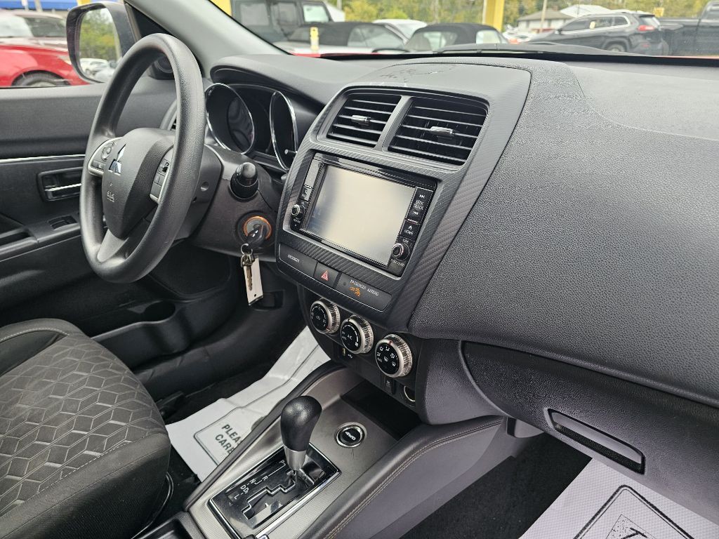 2023 Mitsubishi Outlander Image 47