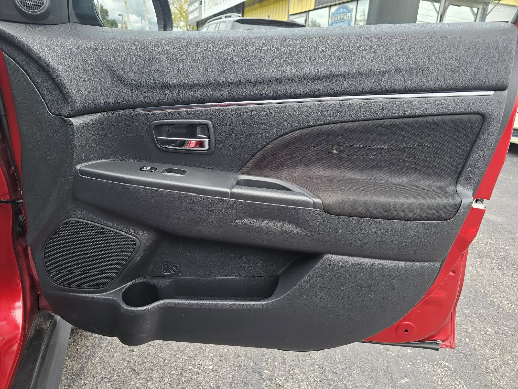 2023 Mitsubishi Outlander Image 48