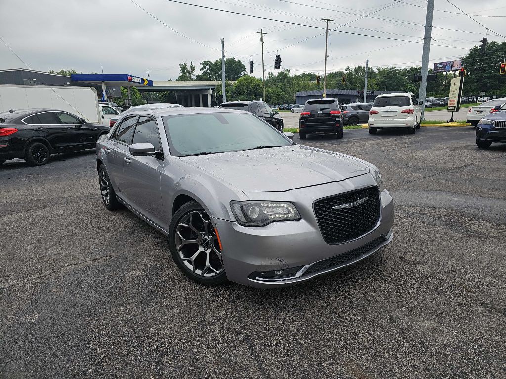 2015 Chrysler 300 Image 2