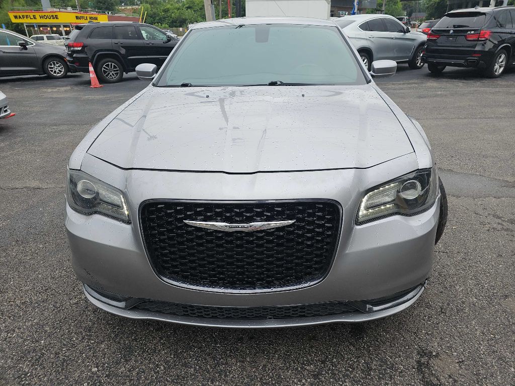 2015 Chrysler 300 Image 8