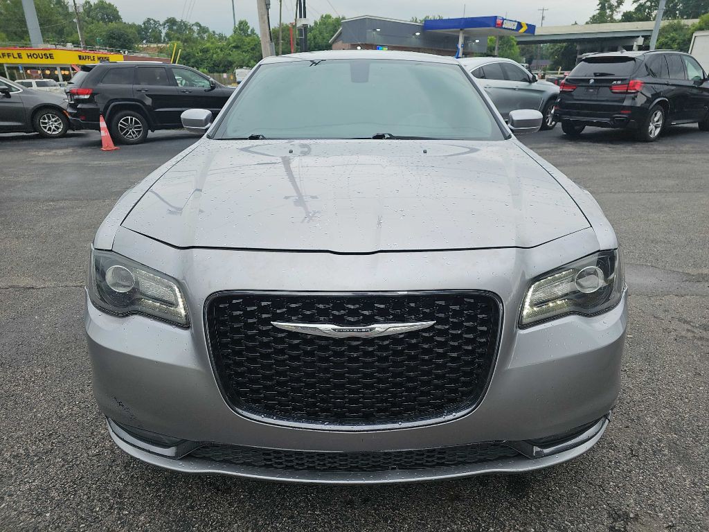 2015 Chrysler 300 Image 10