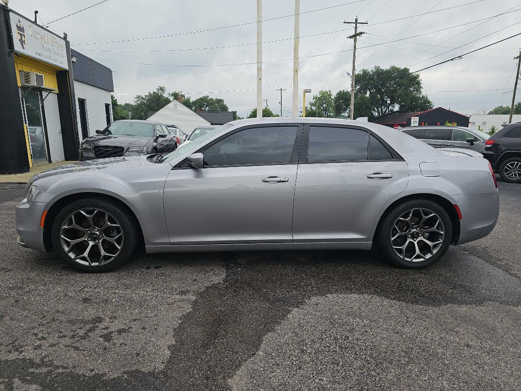 2015 Chrysler 300 Image 11