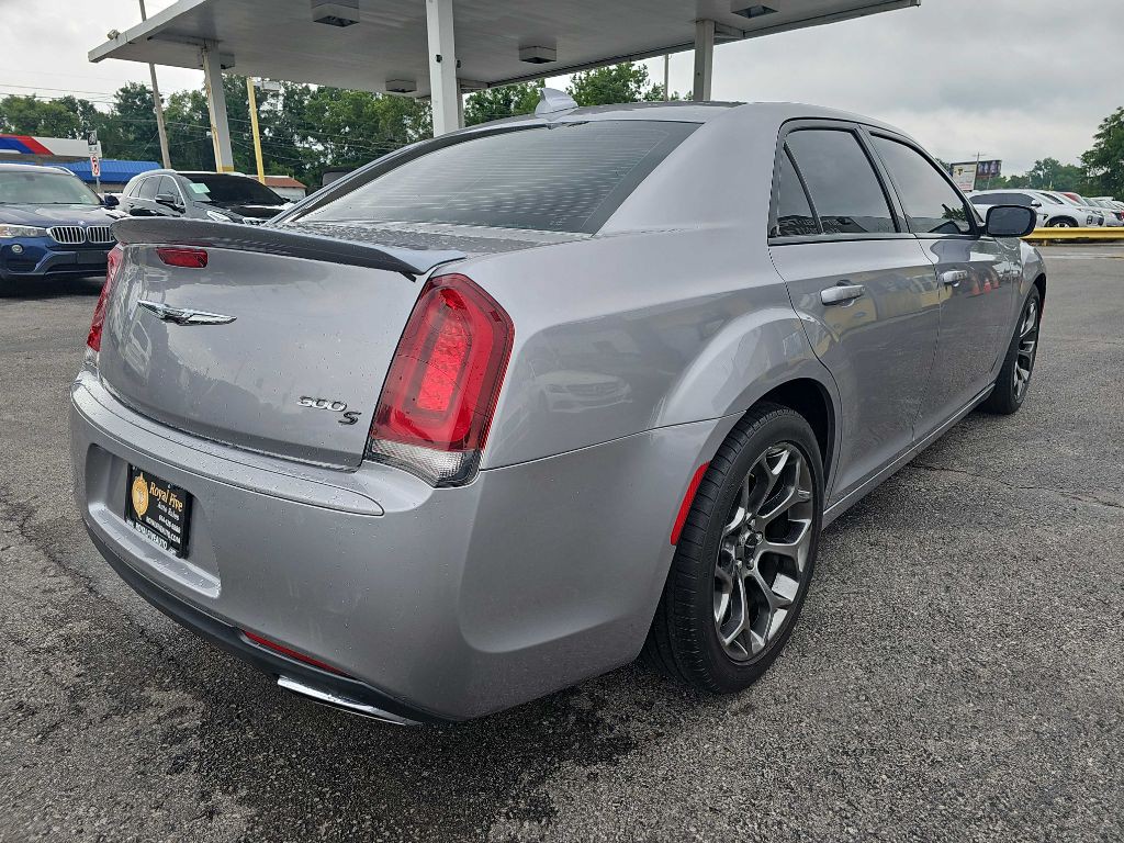 2015 Chrysler 300 Image 17