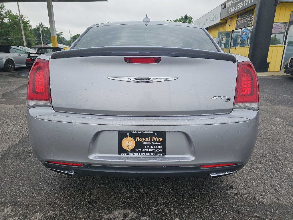 2015 Chrysler 300 Image 18