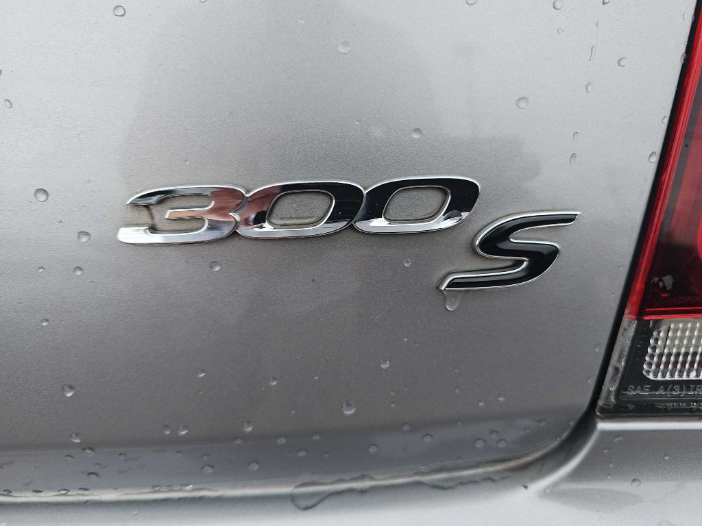 2015 Chrysler 300 Image 22