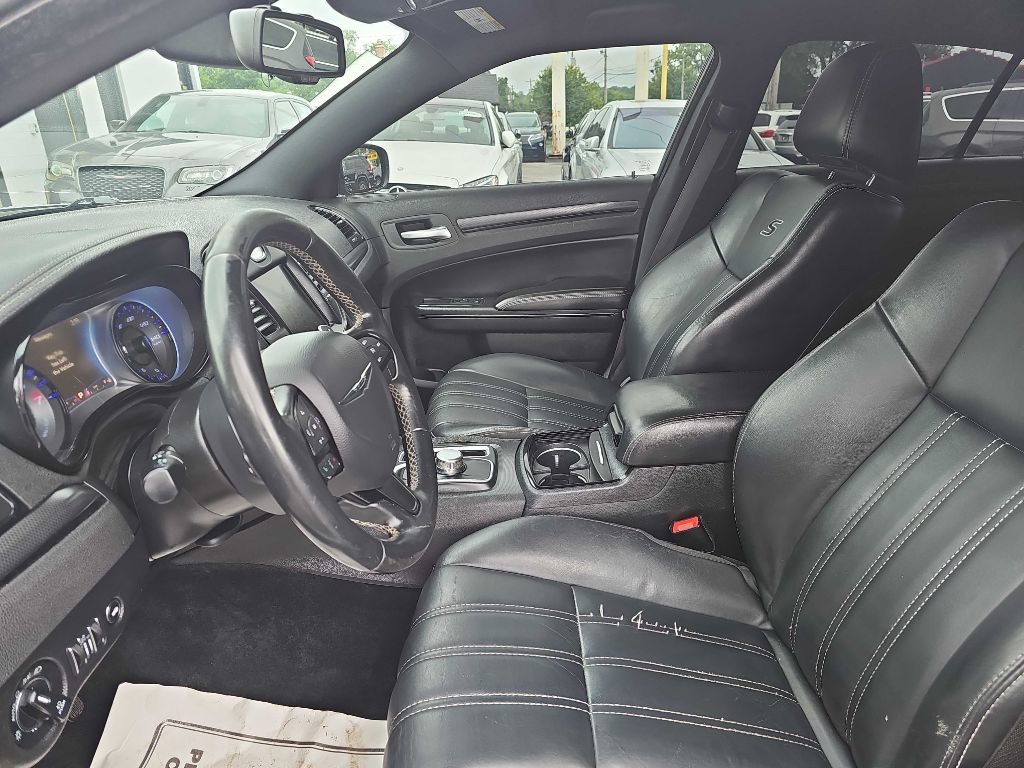 2015 Chrysler 300 Image 24