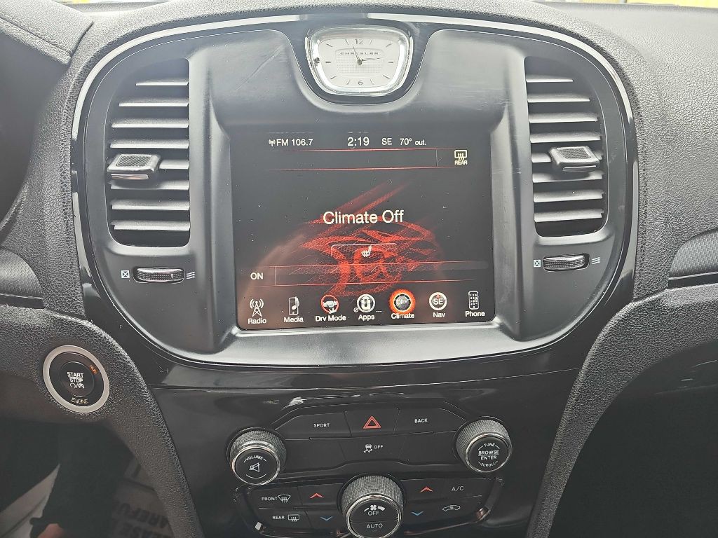 2015 Chrysler 300 Image 29