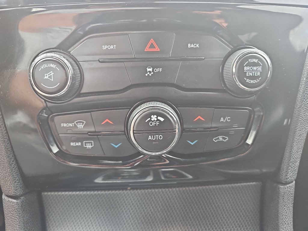 2015 Chrysler 300 Image 31