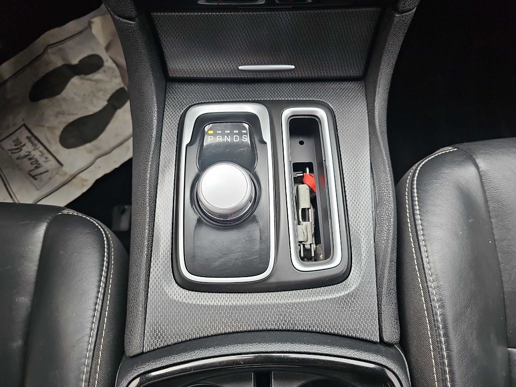 2015 Chrysler 300 Image 32