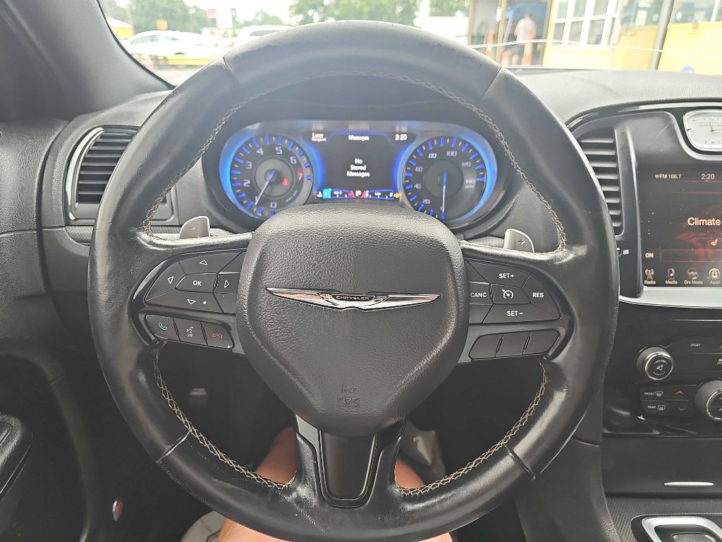 2015 Chrysler 300 Image 34