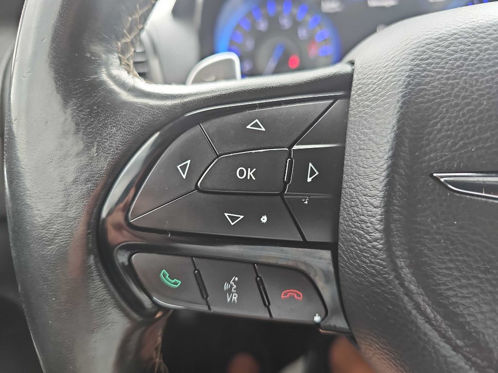 2015 Chrysler 300 Image 35