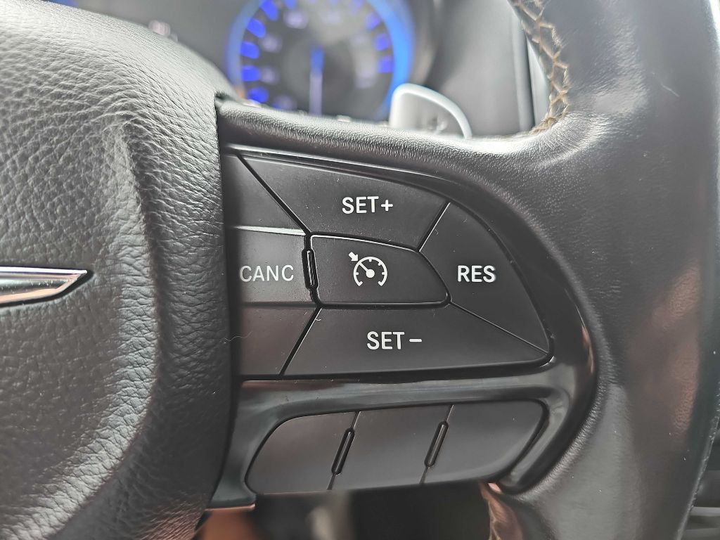 2015 Chrysler 300 Image 36