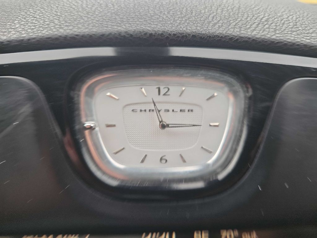 2015 Chrysler 300 Image 37