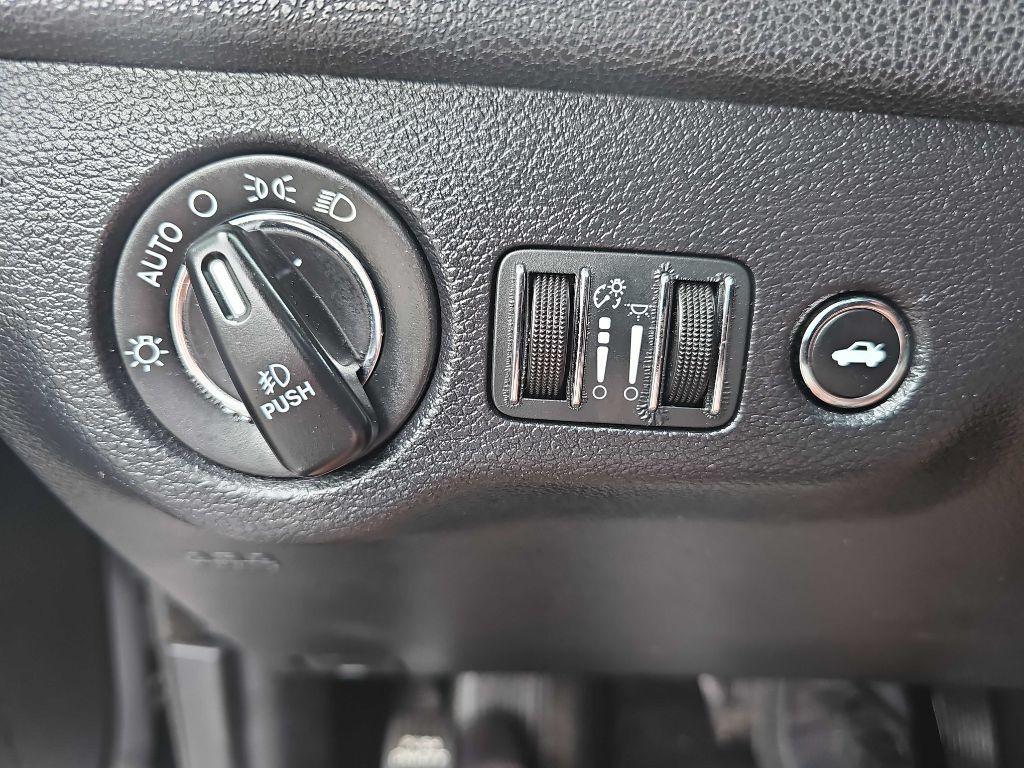 2015 Chrysler 300 Image 39