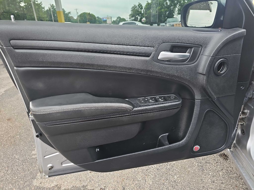 2015 Chrysler 300 Image 41