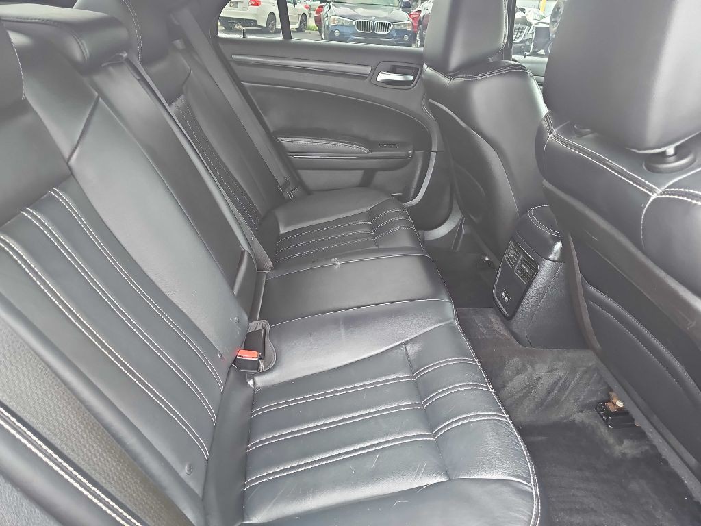 2015 Chrysler 300 Image 47