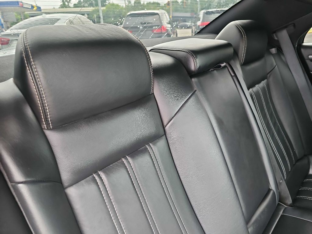 2015 Chrysler 300 Image 49
