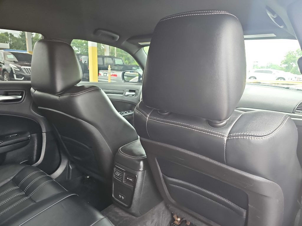 2015 Chrysler 300 Image 50