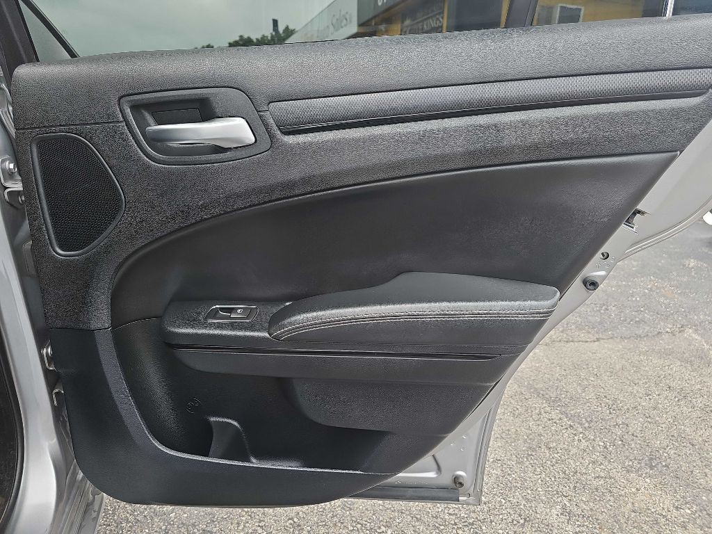 2015 Chrysler 300 Image 51