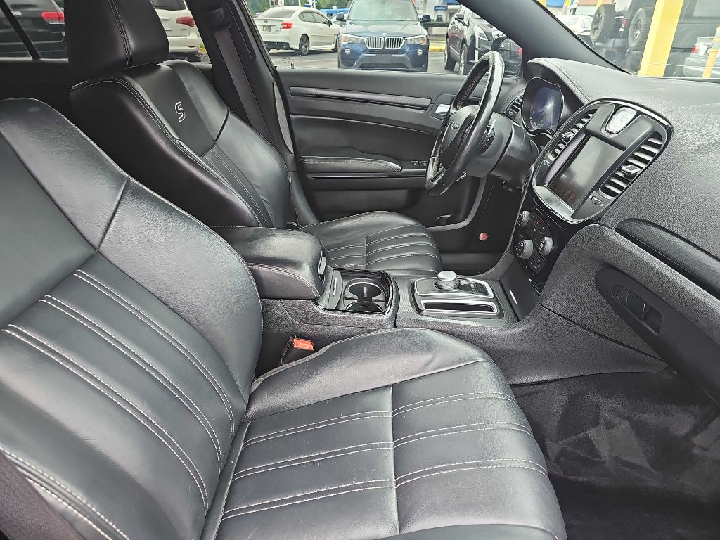 2015 Chrysler 300 Image 52