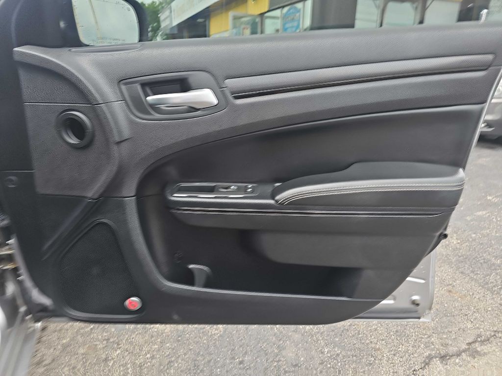 2015 Chrysler 300 Image 55