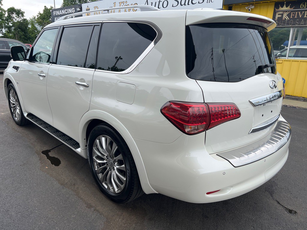 2017 INFINITI QX80 Image 9