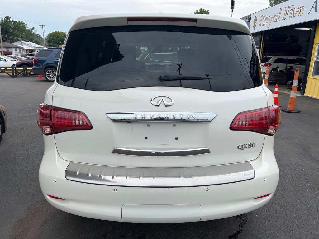 2017 INFINITI QX80 Image 10