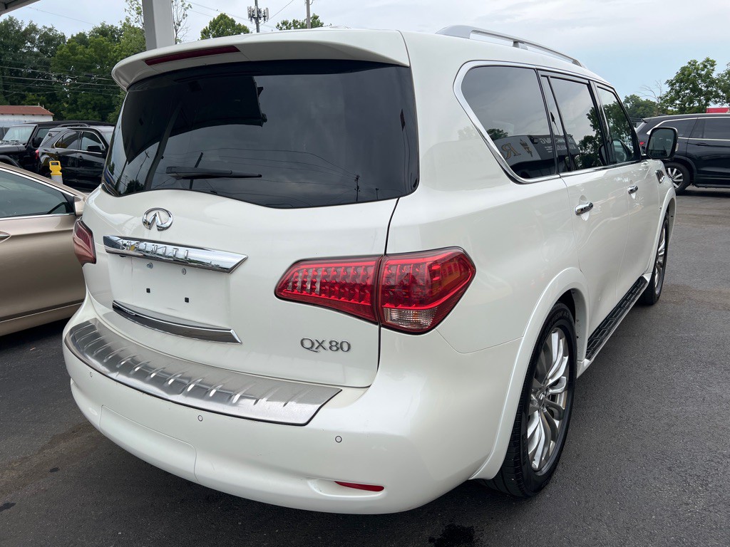 2017 INFINITI QX80 Image 11