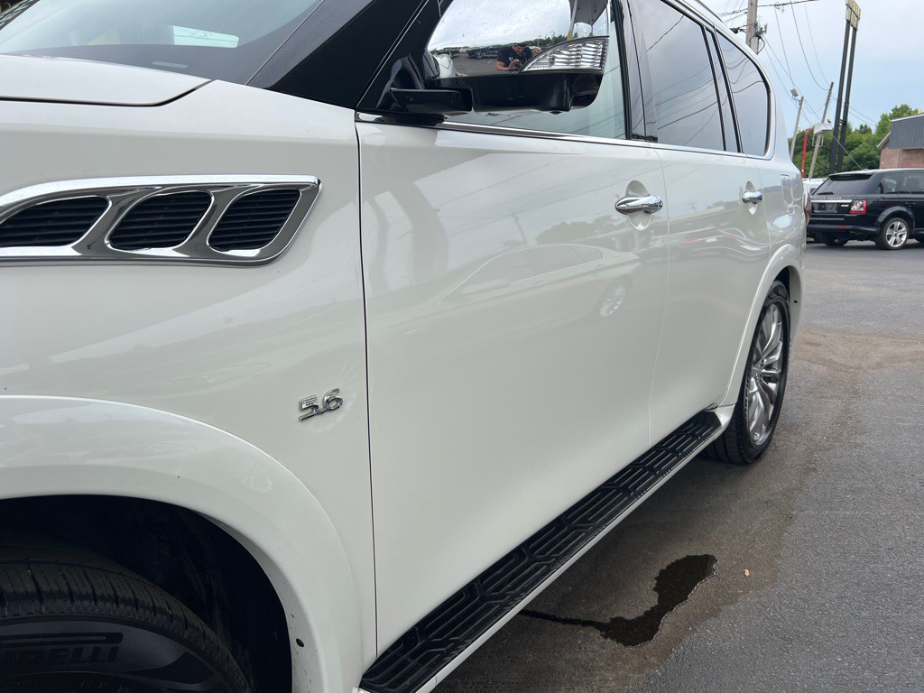 2017 INFINITI QX80 Image 17