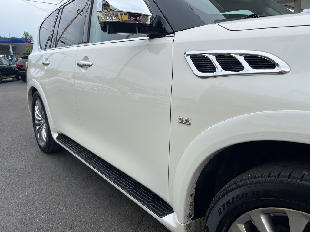 2017 INFINITI QX80 Image 18