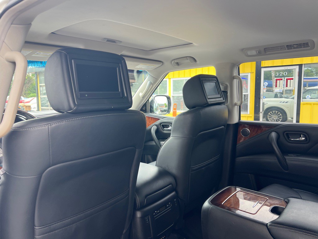 2017 INFINITI QX80 Image 24
