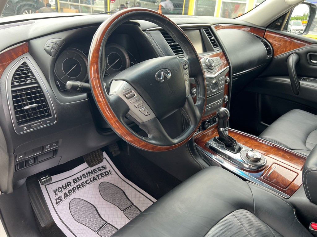 2017 INFINITI QX80 Image 25