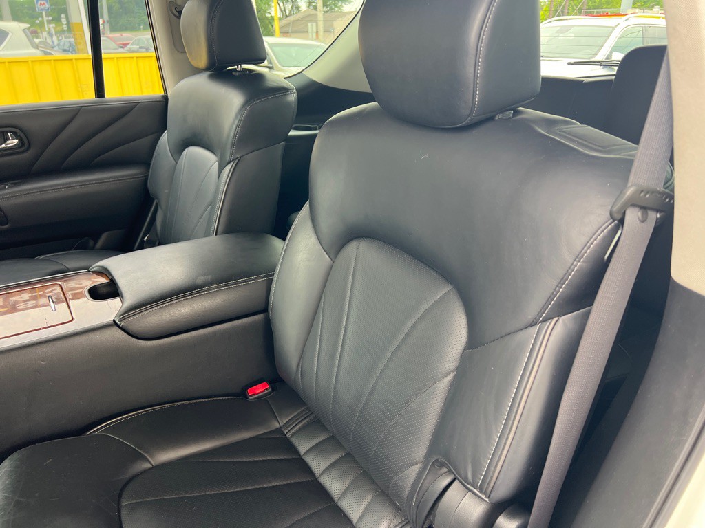 2017 INFINITI QX80 Image 26