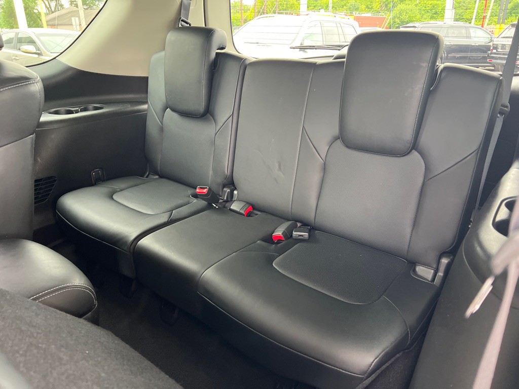 2017 INFINITI QX80 Image 27