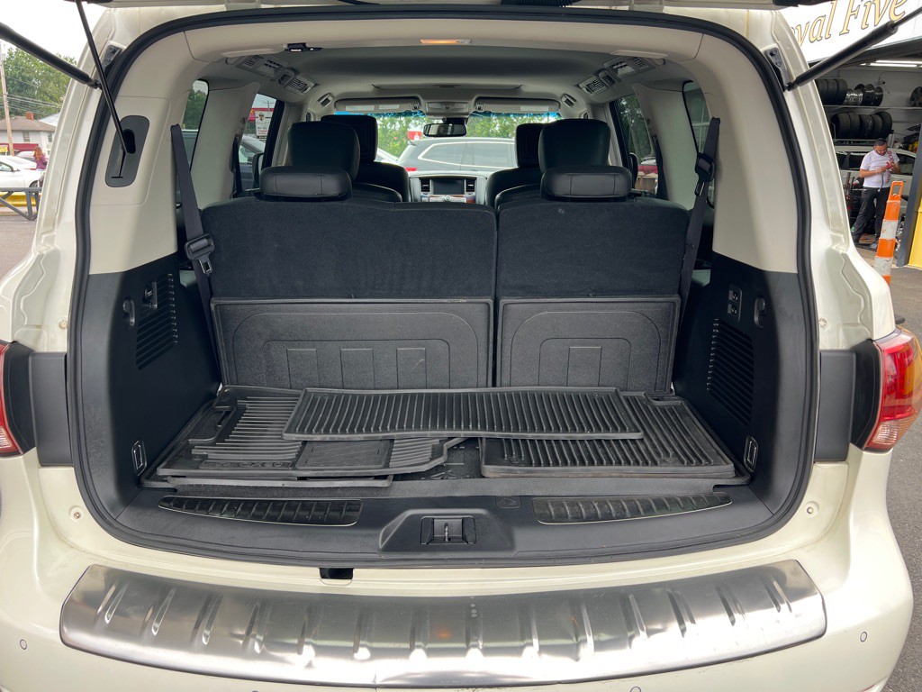 2017 INFINITI QX80 Image 28