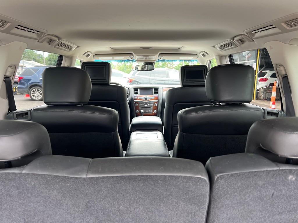 2017 INFINITI QX80 Image 29
