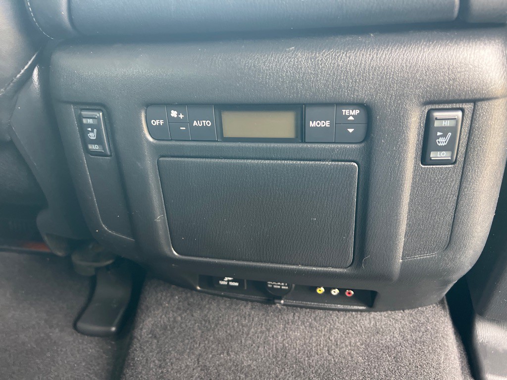 2017 INFINITI QX80 Image 33