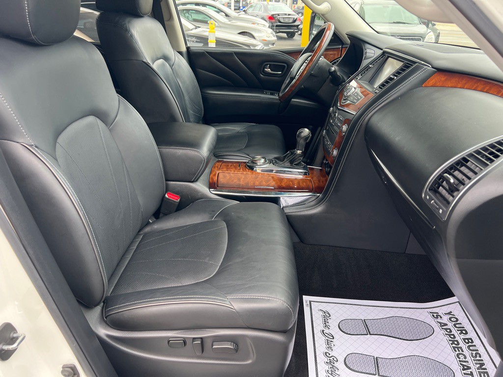 2017 INFINITI QX80 Image 35