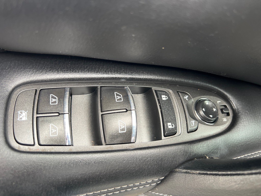 2017 INFINITI QX80 Image 37