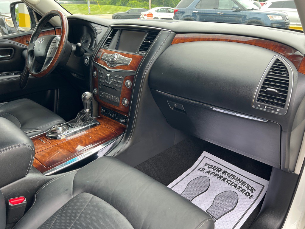 2017 INFINITI QX80 Image 38