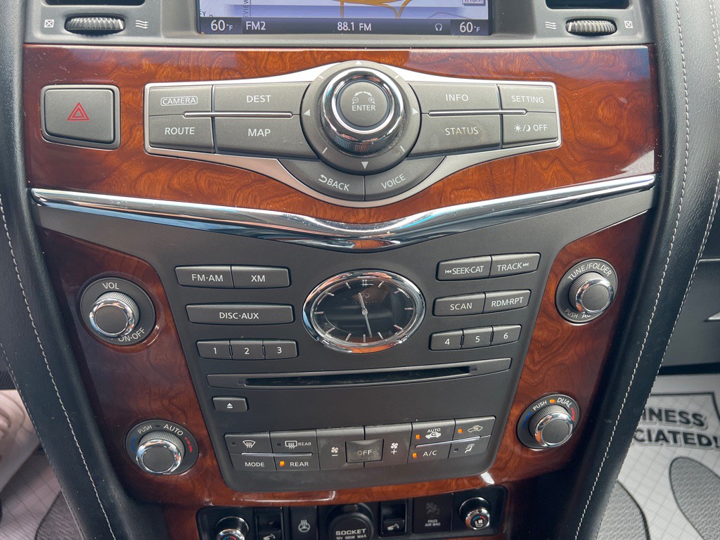 2017 INFINITI QX80 Image 45